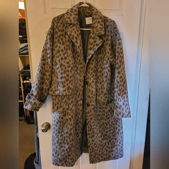 Leopard Coat - Picture 3 of 5